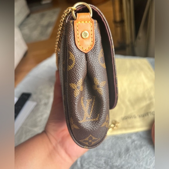 Louis Vuitton Favourite MM Monogram - Picture 4 of 13